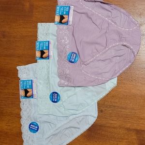 3 pair of Vanity Fair Lace Hi-Cut Panties size 6/M